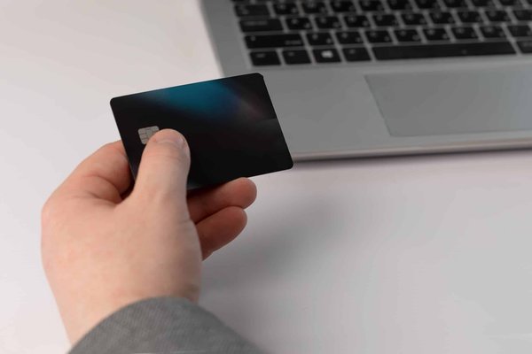 Carte bancaire prépayée : avantages et inconvénients